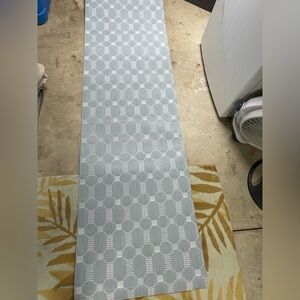 NEW NEVER USED CHILEWICH COVERLET RUG IN SEA 2’6”x8’10”